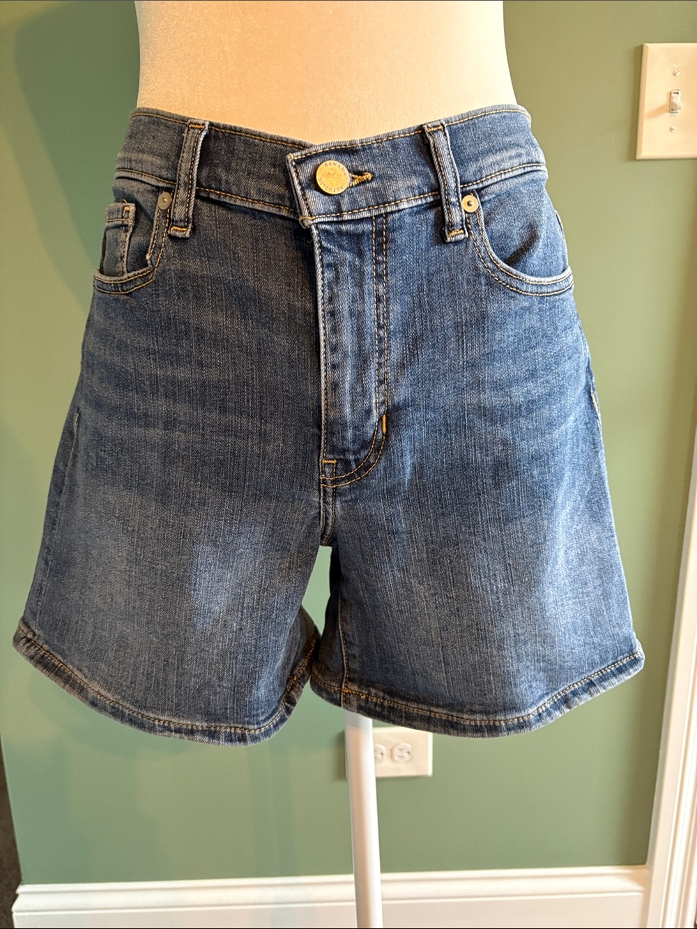 Banana Repunlic Classic Women's Denim Shorts - Blue